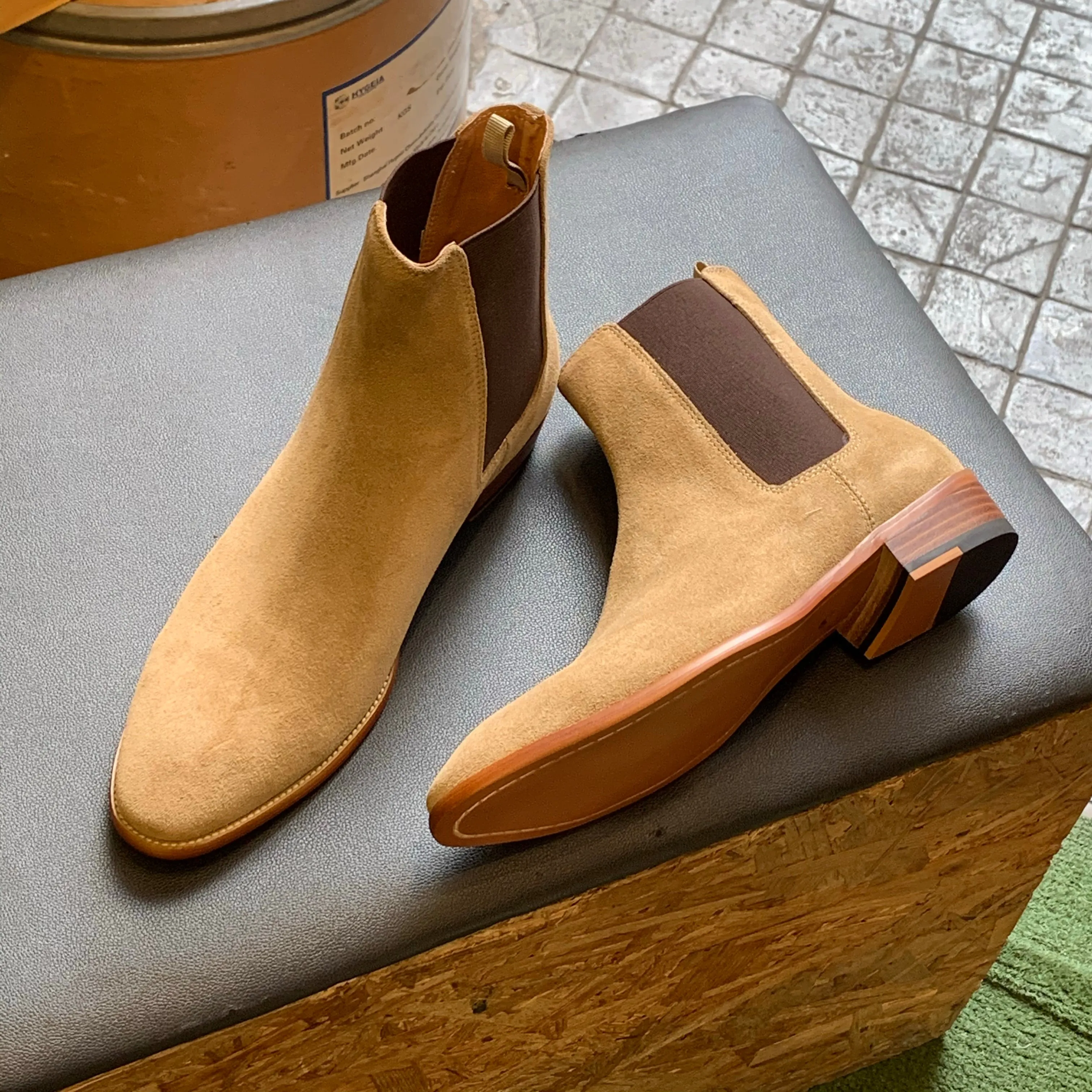 901 Chelsea Boots Suede Beige x 6.5 inch